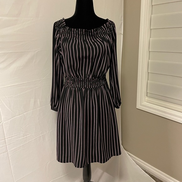 NWOT Dynamite off the shoulder dress - Picture 3 of 5